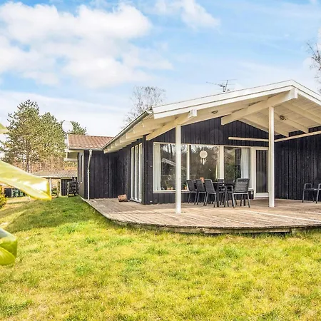 8 Person In Дом отдыха